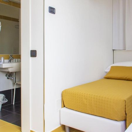 Hotel Villa Chiara Terracina Esterno foto