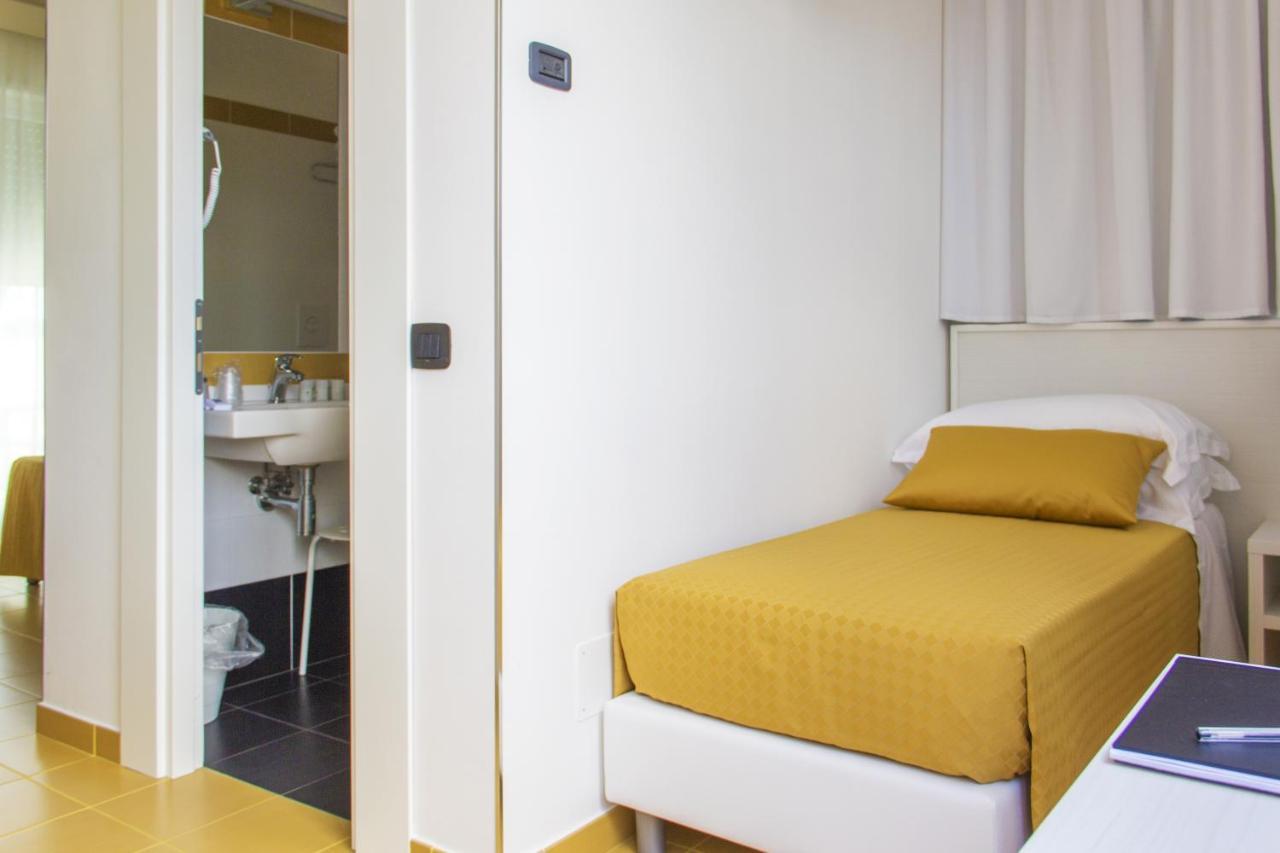 Hotel Villa Chiara Terracina Esterno foto