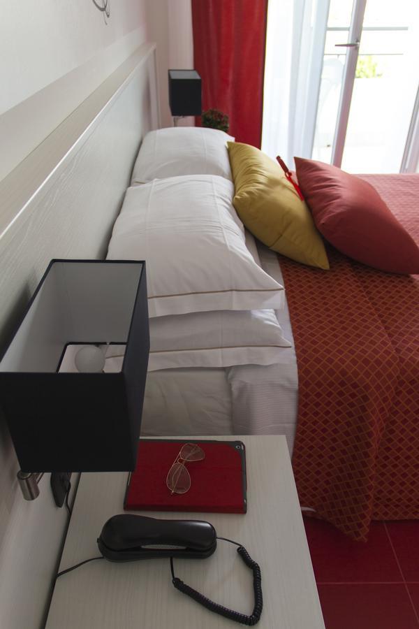 Hotel Villa Chiara Terracina Esterno foto
