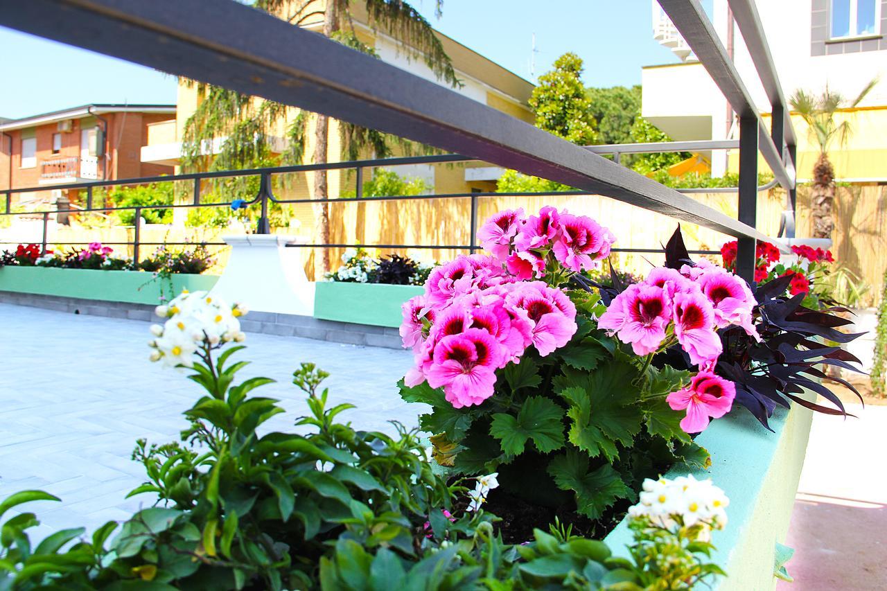 Hotel Villa Chiara Terracina Esterno foto